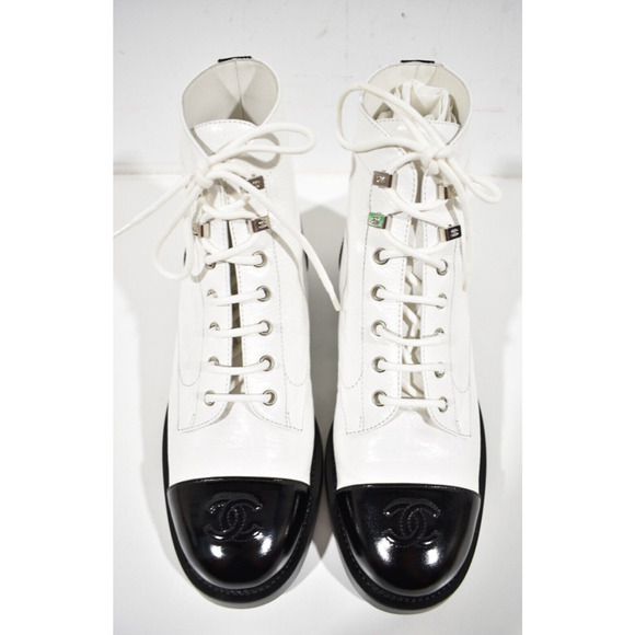 Chanel 21P White Black Crumpled Shiny CC Combat Lace Up Tie Ankle Short Boots 40 - Picture 7 of 12